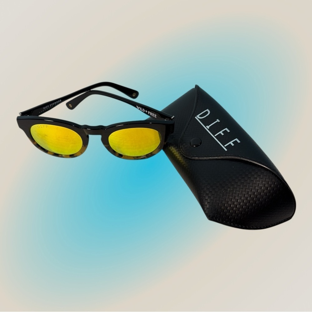 DIFF Eyewear Sunglasses Dime Dark Black Gold Mirror Lens Change Color